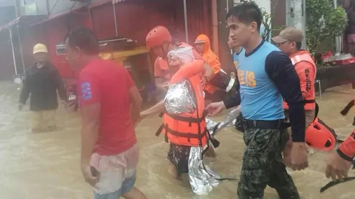 鳳凰颱風將登陸菲律賓　已至少2死逾百萬人撤離