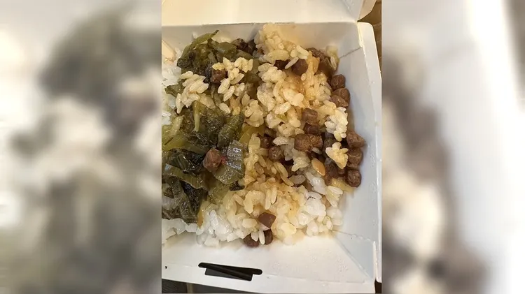 三重知名卤肉饭被指控卖素肉没告知。翻摄自爆料公社二馆