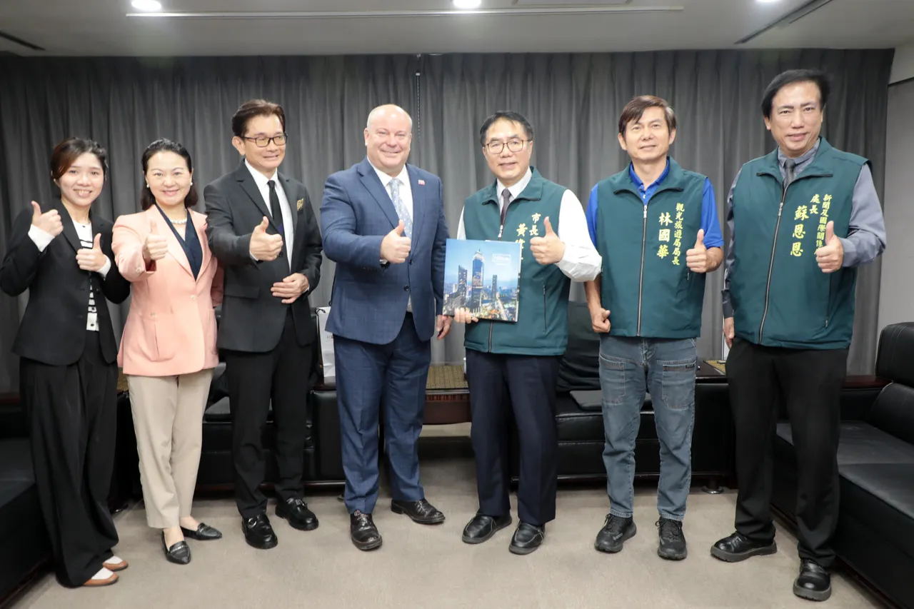福泰饭店集团、希尔顿集团昨天拜会台南市府，向黄伟哲报告进驻原大亿丽致酒店计划。南市府提供