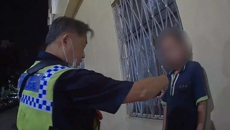 警方靠蔡男衣服上線索，順利聯繫到家屬。翻攝畫面