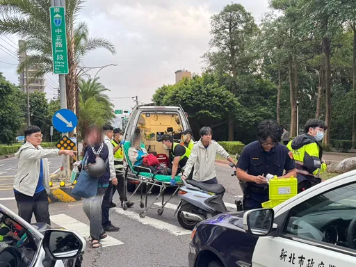 淡水7旬嬤騎Ubike上斑馬線挨撞畫面曝！　受傷送醫「1原因」衰再吞罰單