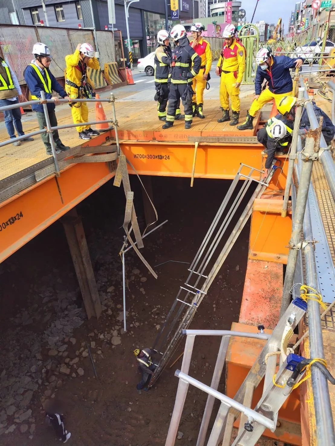 现场救援。八德警分局提供