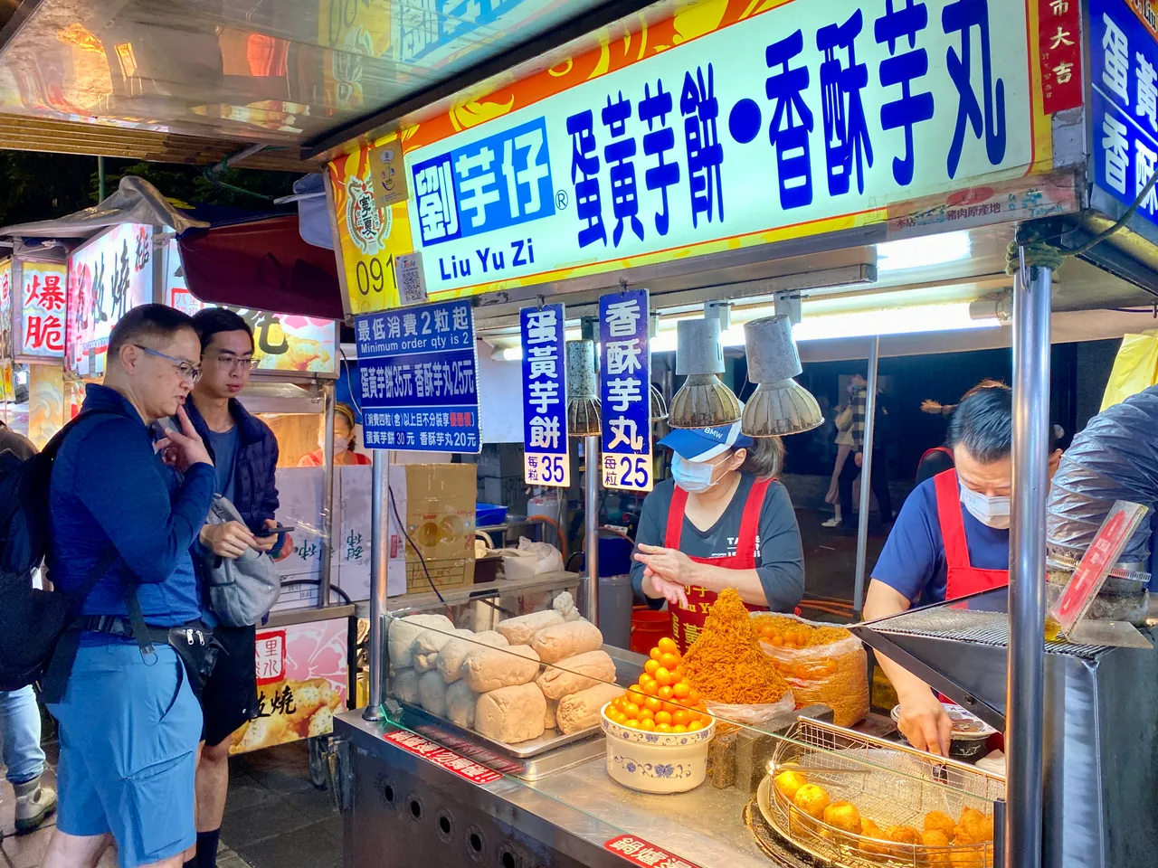 宁夏夜市摊商高达4成都传承到第二、第三代，其特色难以复制。庄伟祺摄