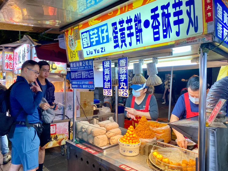 寧夏夜市攤商高達4成都傳承到第二、第三代，其特色難以複製。莊偉祺攝