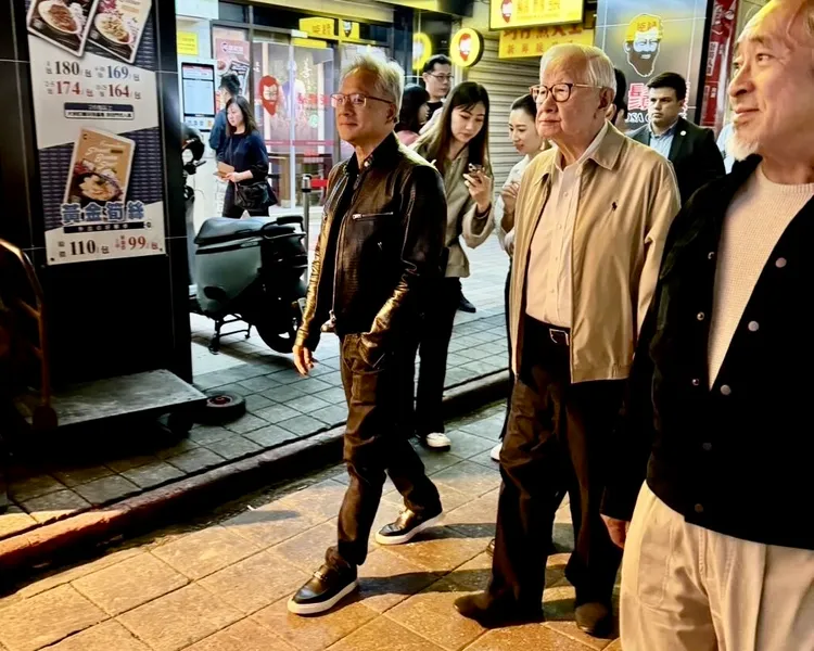 黃仁勳曾帶張忠謀一起逛寧夏夜市，帶動逛夜市商機。特勤中心攝