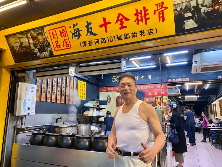 士林夜市「海友十全排骨」負責人蔡松田。莊偉祺攝