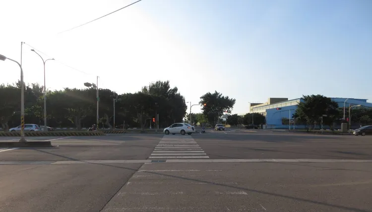 加拿大籍女遊客過馬路被撞傷。民眾提供