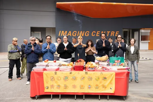 《见鬼》彭氏兄弟隔12年再合作　何超仪、波斯男神苦练9个月武打