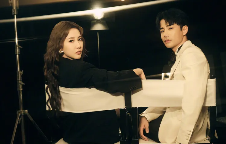 唱紅 《不得不愛》的女歌手弦子，與老公李茂結婚9年。翻攝李茂微博