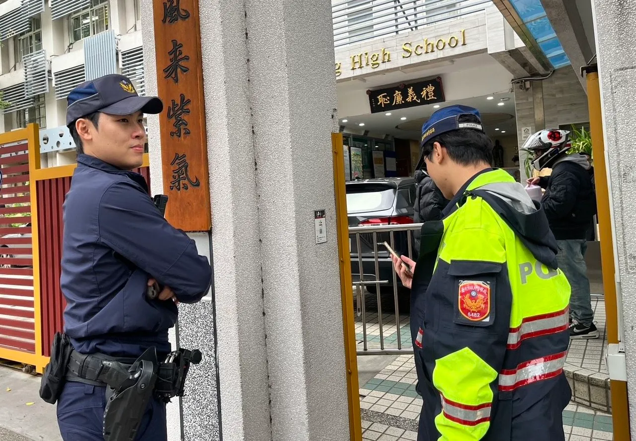 北市警方加强校园维安。翻摄画面