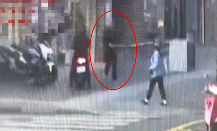 超商當ATM！惡男搶6千元「若無其事」閃離畫面曝　5小時後狼狽被逮　　