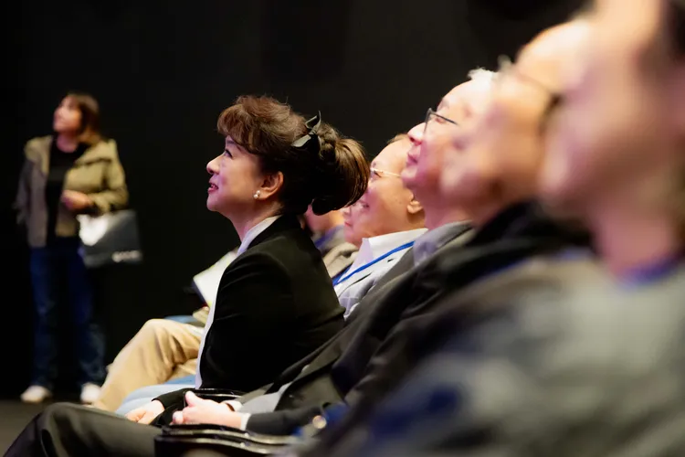 翁倩玉看到珍貴影像激動不已。國家影視聽中心提供