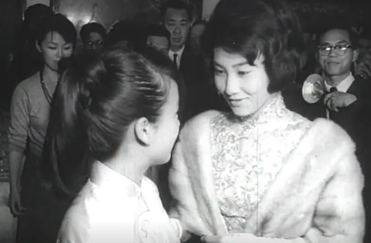 「旅日電視紅星」翁倩玉和「寶島玉女」張美瑤夢幻同框。國家影視聽中心提供