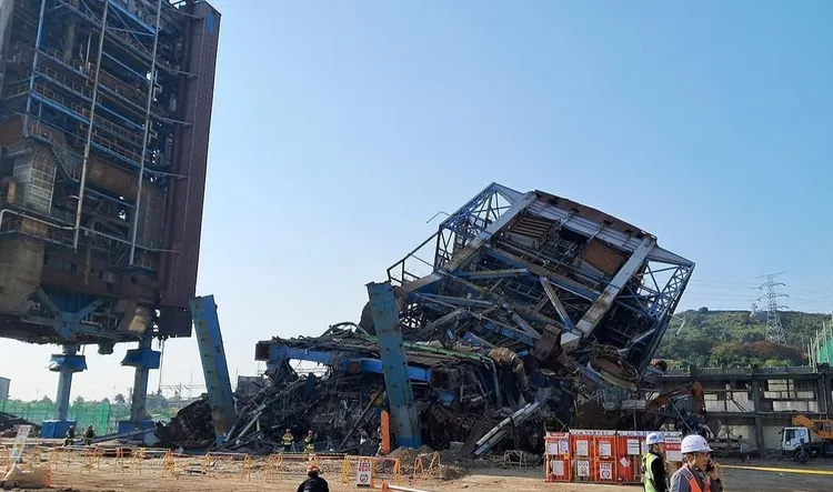 韩国发生发电厂锅炉塔倒塌意外。翻摄Korea Times