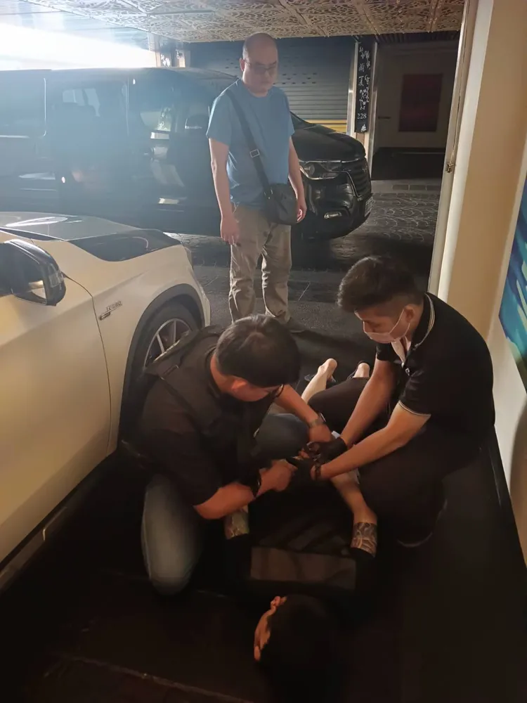警方在汽車旅館逮捕張嫌。民眾提供