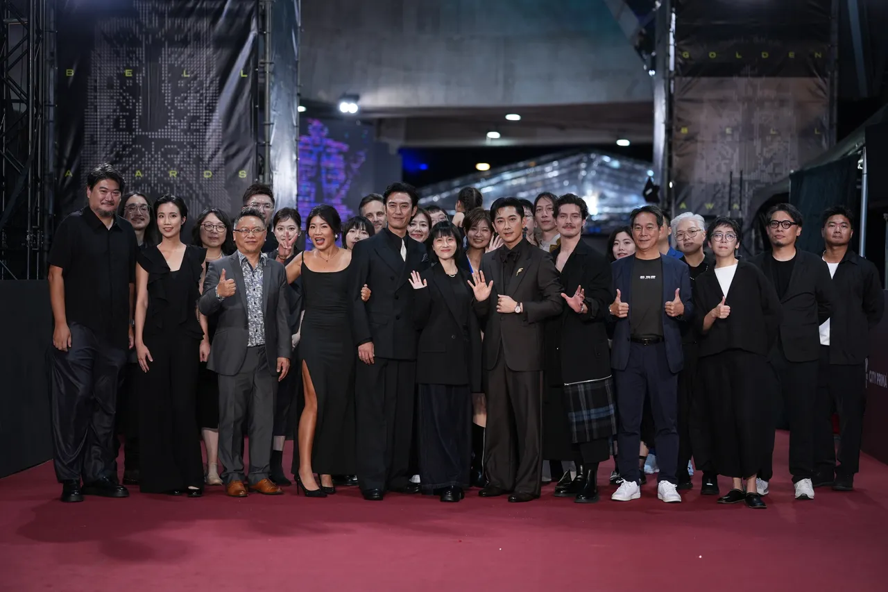 《听海涌》团队在金钟奖颁奖典礼走红地毯。彭欣伟摄