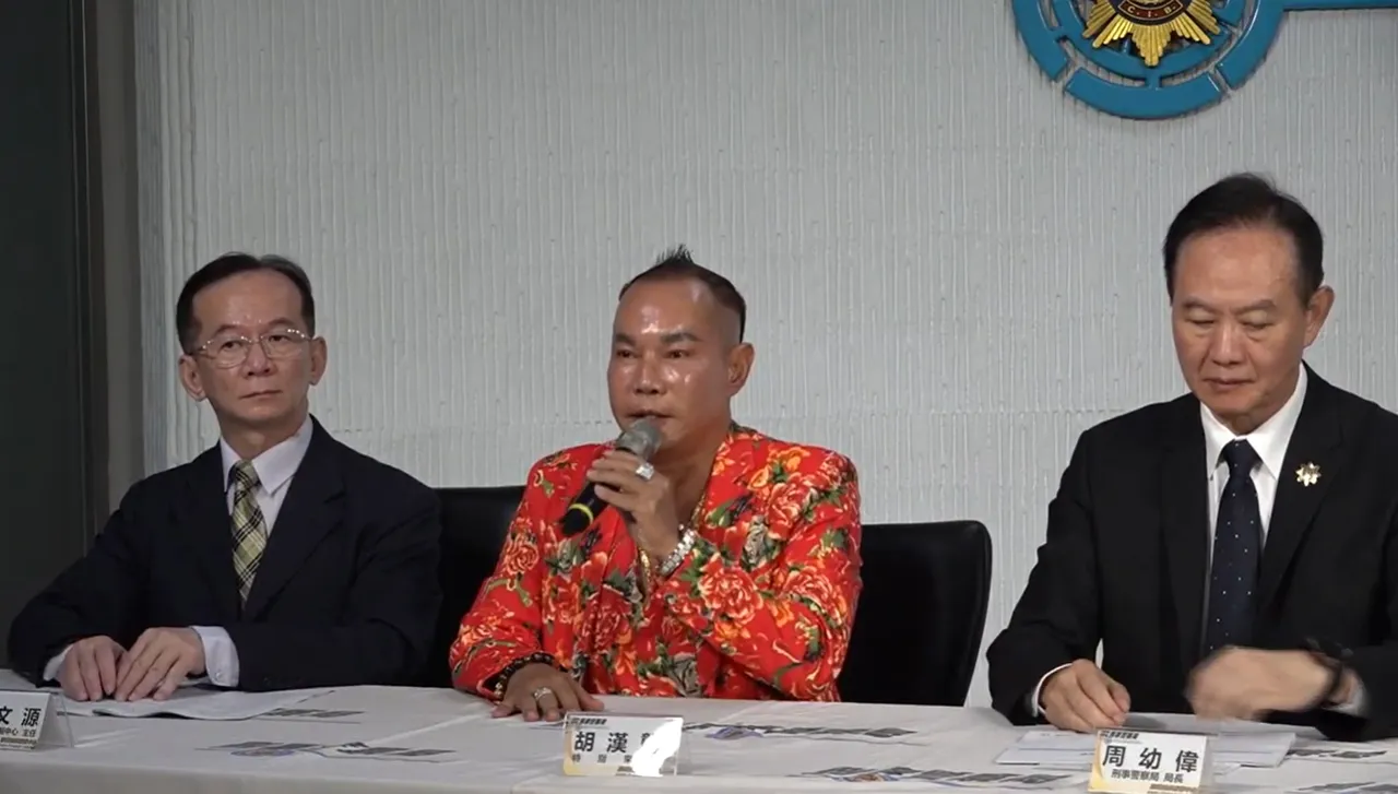 胡汉䶮现身呼吁民众不要贪小便宜。翻摄画面