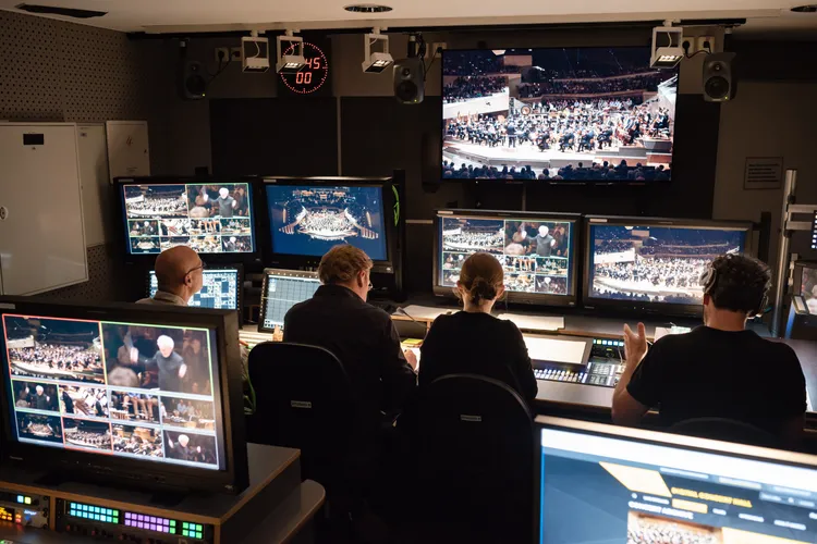 兩廳院藝文廣場同步戶外轉播，樂迷可在星空下聆賞柏林愛樂現場演出。台北市文化局提供