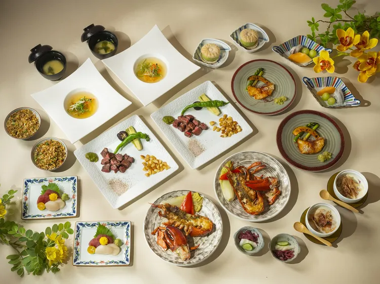 ibuki日本料理「海陸鐵板雙人套餐」祭出57折震撼優惠，品嚐包含活龍蝦、美國牛菲力等豪華海陸盛宴，兩人同行僅需4988元。台北遠東香格里拉提供