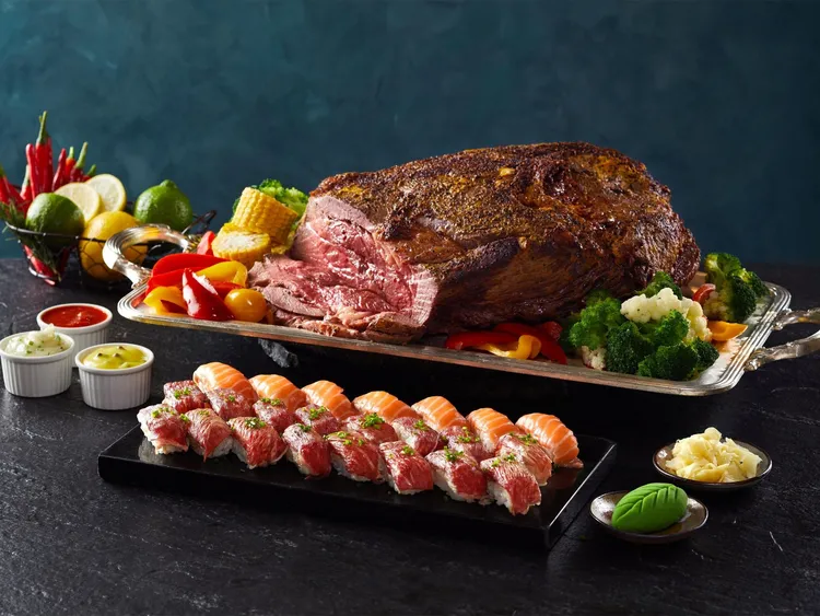 台北遠東香格里拉11/11當天「限時超閃優惠」，遠東Café自助餐券下殺6折，平日晚餐雙人券平均每客只要1111元。台北遠東香格里拉提供