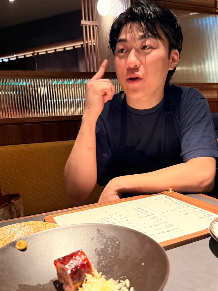 性格豪邁的九州男兒Chef Shun將家鄉福岡的居酒屋文化與拿手的燒鳥技藝結合，挑戰推出居酒屋套餐。陳揚盛攝