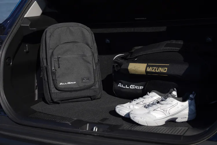 SUZUKI表示，本次與MIZUNO合作旨在將「ALLGRIP」所象徵的掌控感與挑戰精神延伸到生活日常。業者提供