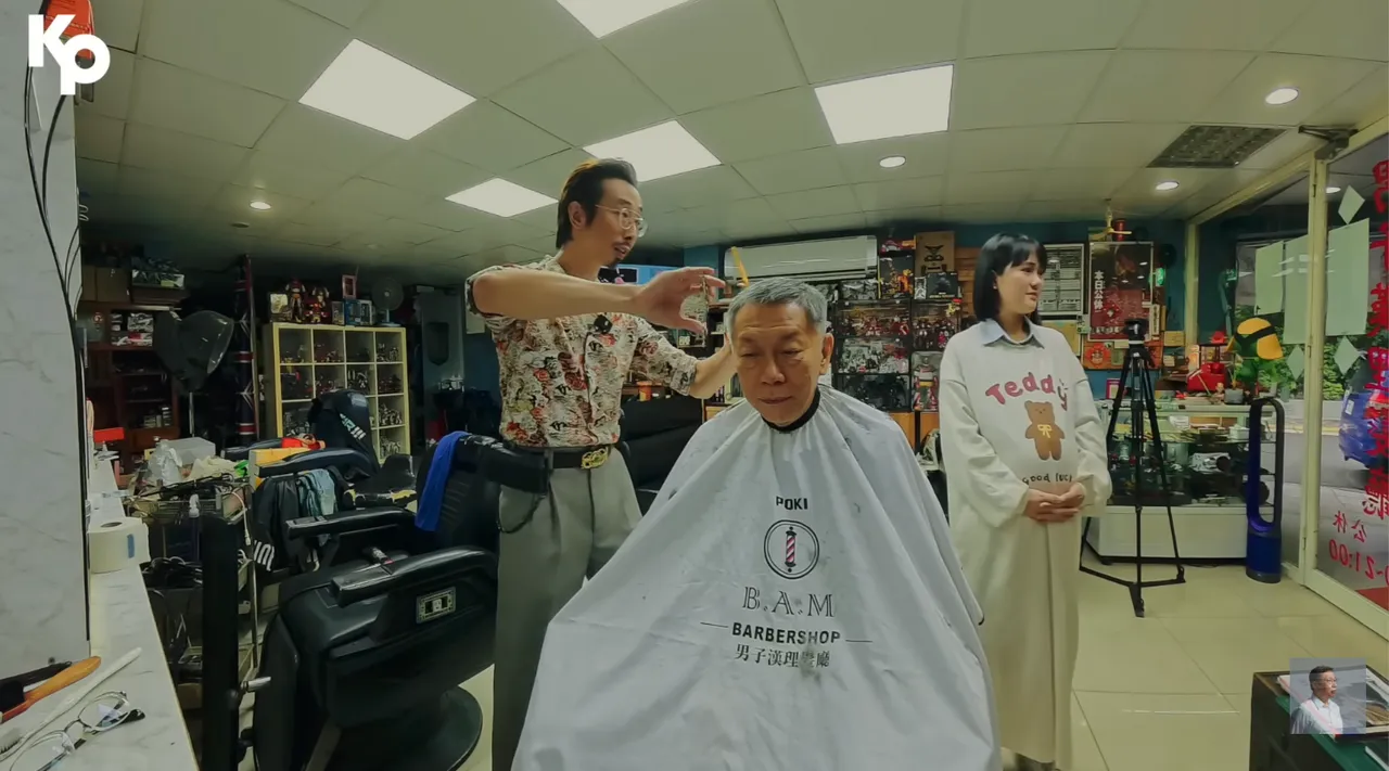 民众党前主席柯文哲上传影片分享体验男仕理发。翻摄自柯文哲ＹＴ