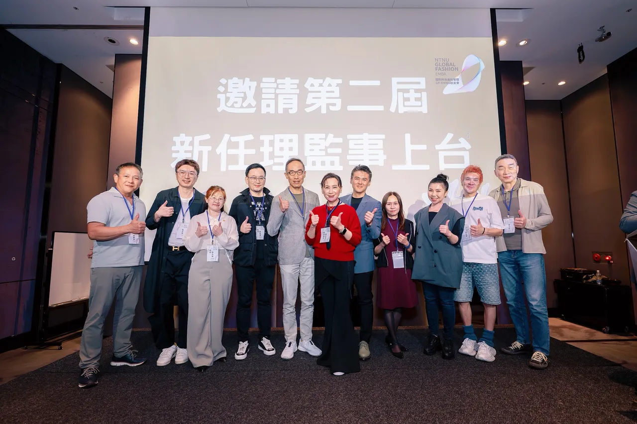 金钟影帝陈亚兰与台师大GF-EMBA第二届校友会理监事合影。台师大GF-EMBA提供