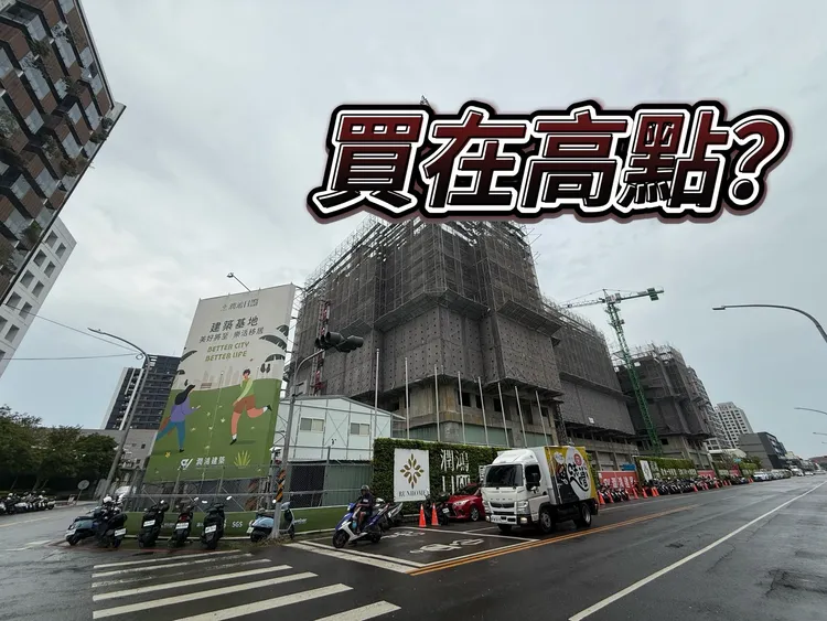 高雄出現許多蛋白區預售案買在4-5字頭創價行情，隨著景氣反轉，未來是否能順利交屋，還是會出現斷頭潮，還待建案成屋時市場景氣氛圍。葉家銘攝