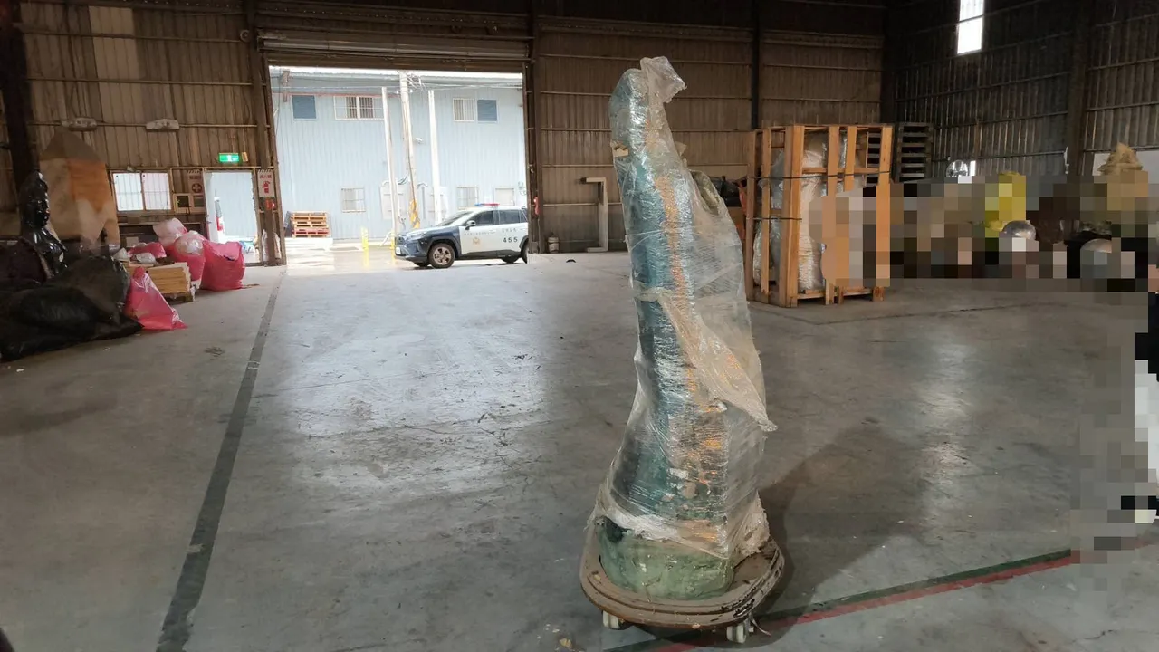 搬运200公斤水晶洞疑失手！　19岁工人后脑遭砸倒血泊送医不治