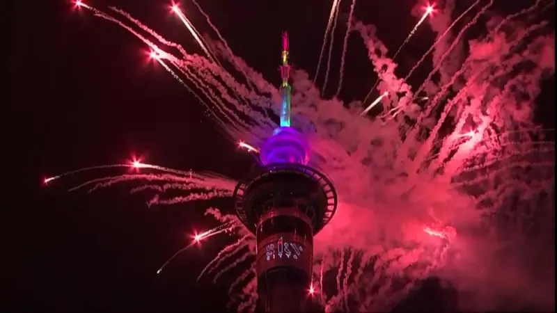 纽西兰抢头香　天空塔施放烟火率先迈入2026