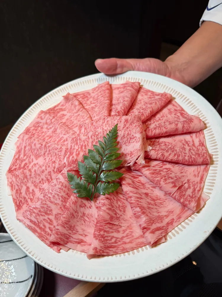 除日本和牛外，亦可加價升級A5等級仙台和牛。JR東日本大飯店台北提供