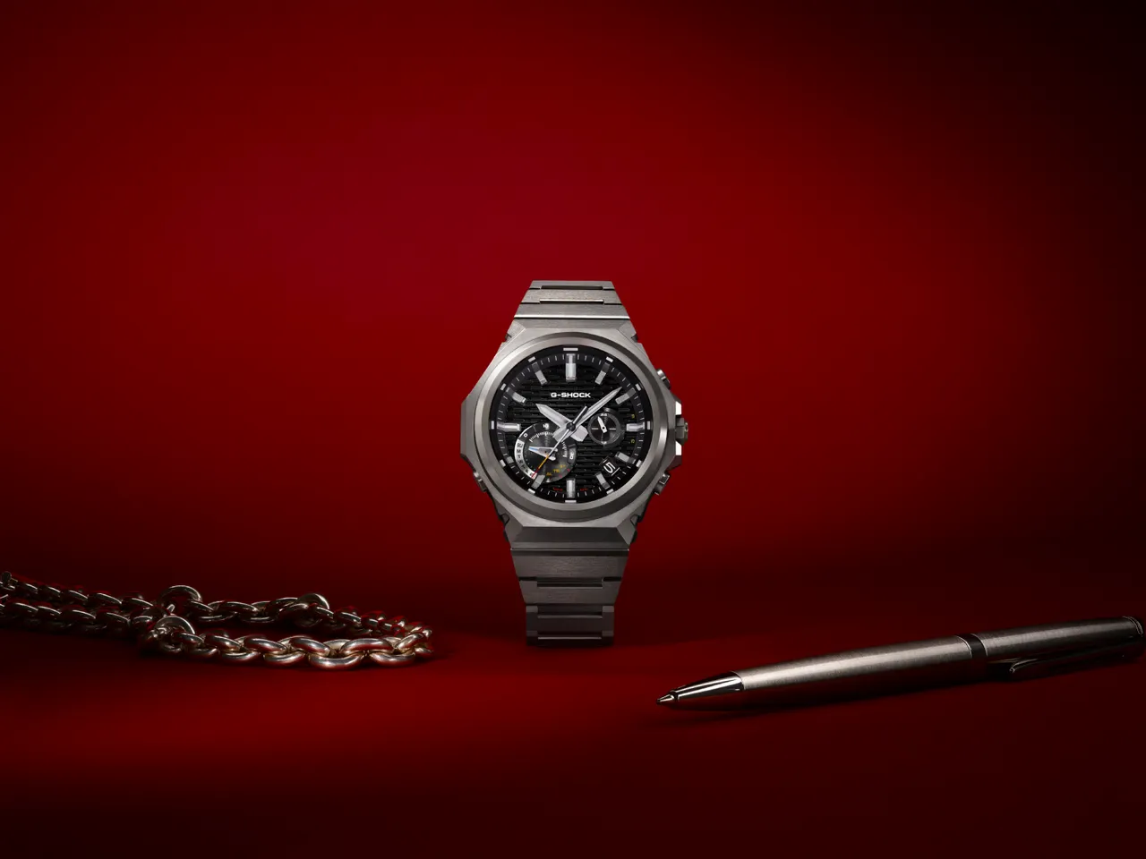 G-SHOCK替旗下的G-STEEL金屬八角錶帶來中型尺寸。品牌提供