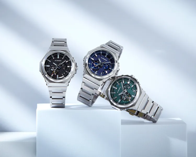 GST-B1000錶圈採用三種拋光技術達成豐富層次的金屬光澤。品牌提供