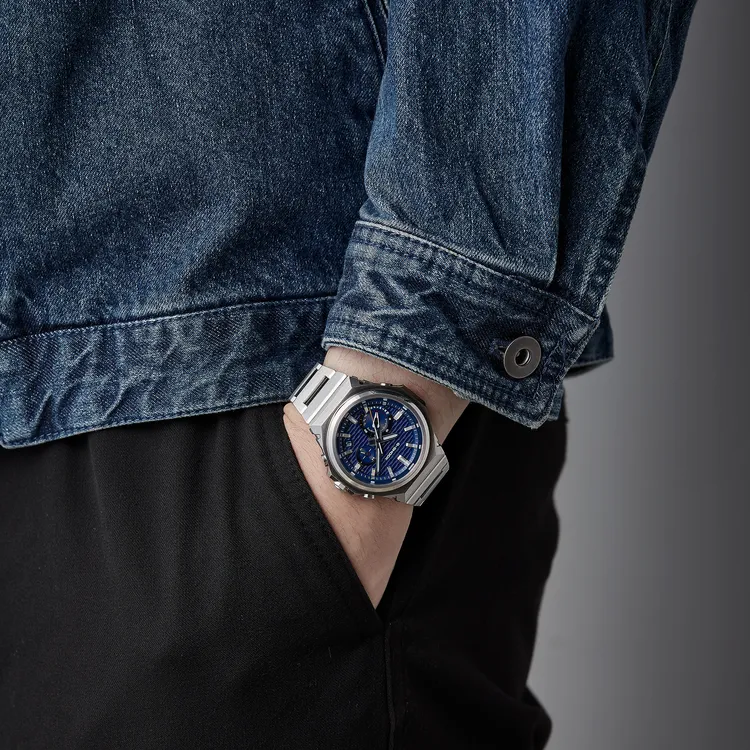 中型尺寸尺寸搭配纖薄設計，配戴起更加俐落休閒。品牌提供