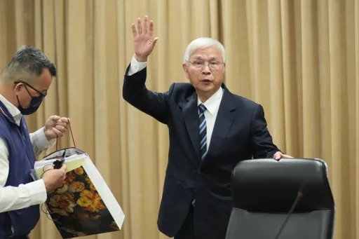 232调查成关键变数！杨金龙：AI强撑经济成长　降息仍看美国动向