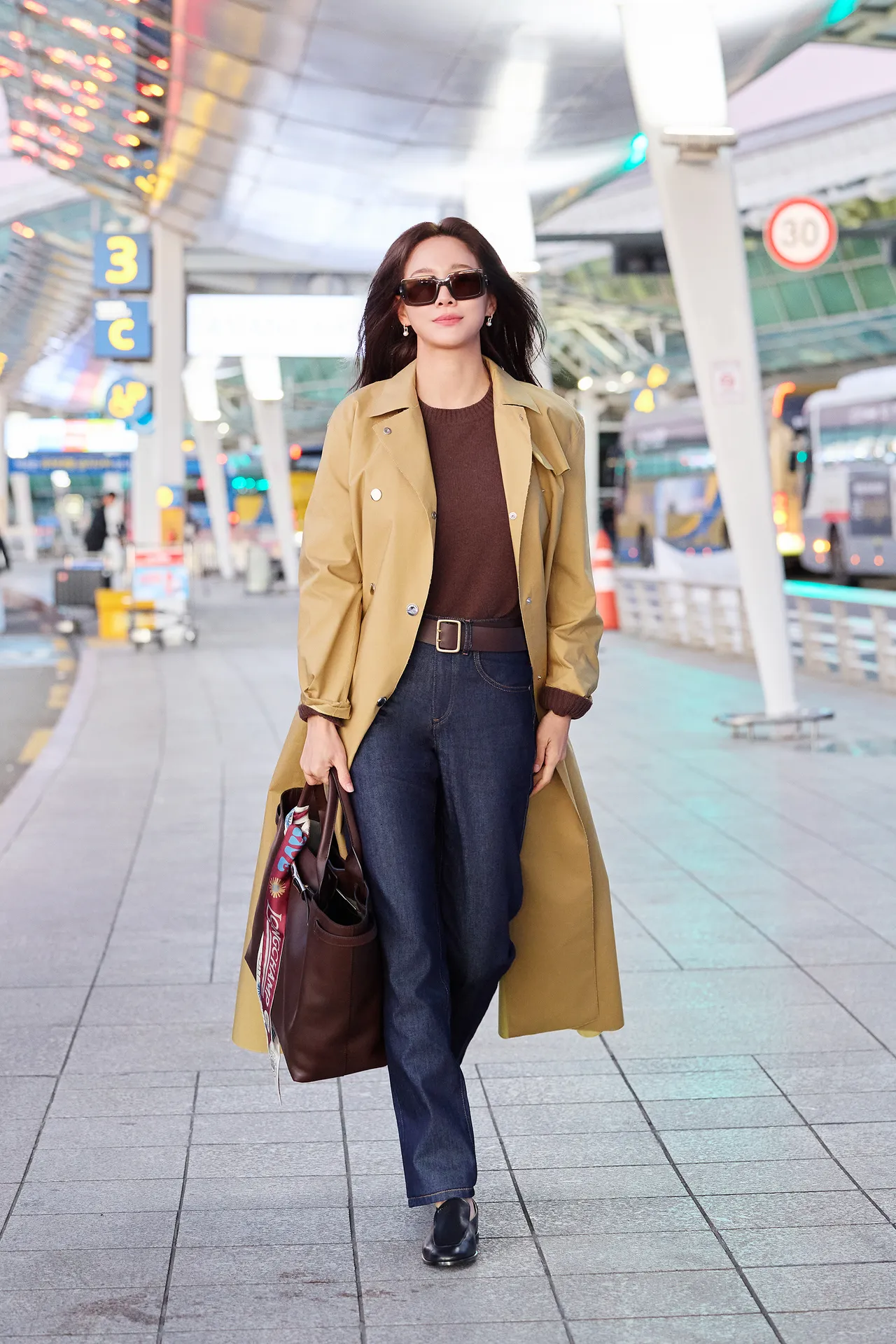 金世正一身美拉德穿搭自带时髦气场。品题提供