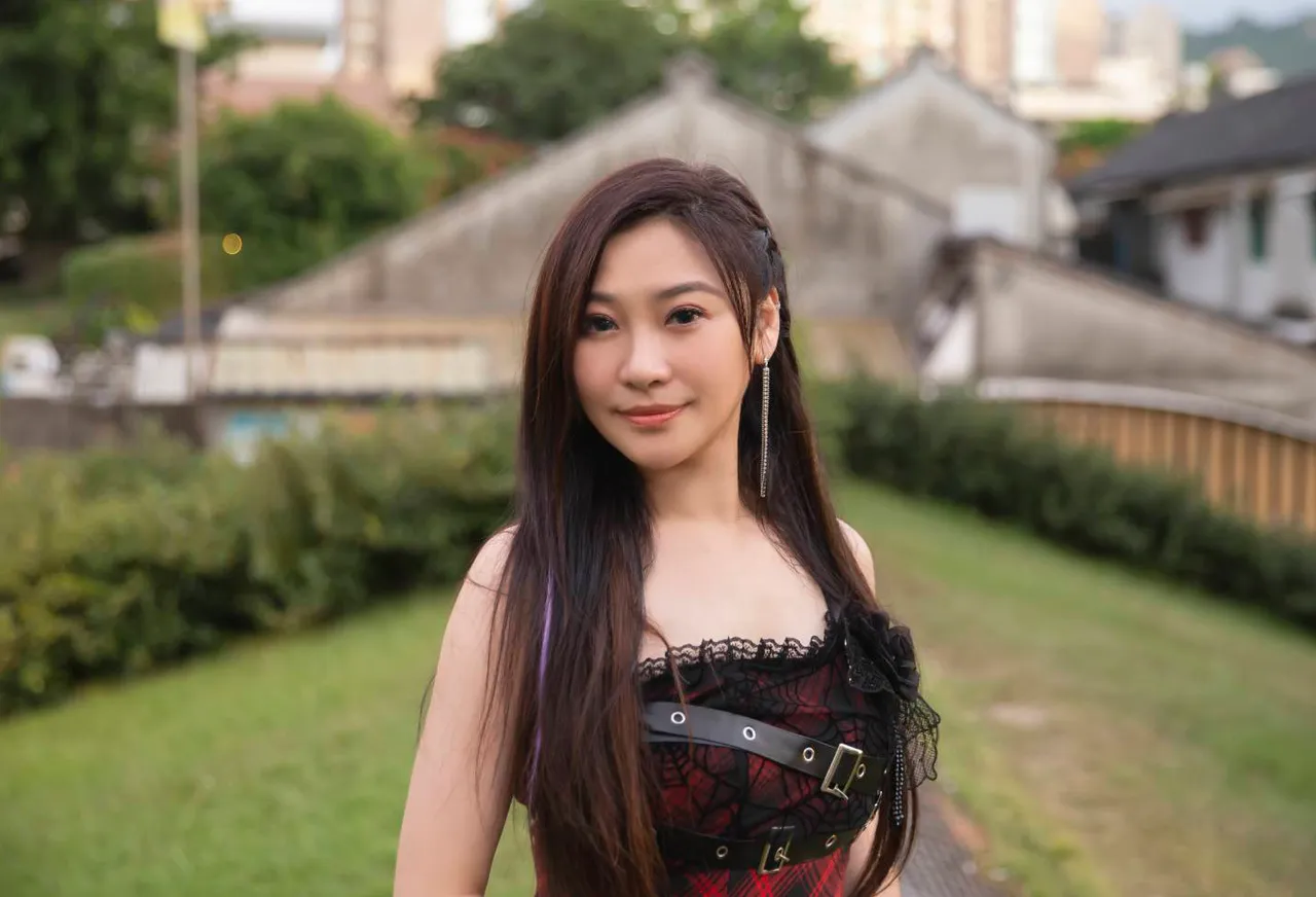 紫君透过新辑高调示爱华仔，直呼不可思议。欣代唱片提供