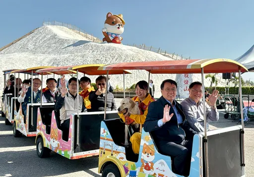 七股盐山最萌地标6米巨柴！台盐全新「宠物列车」启航