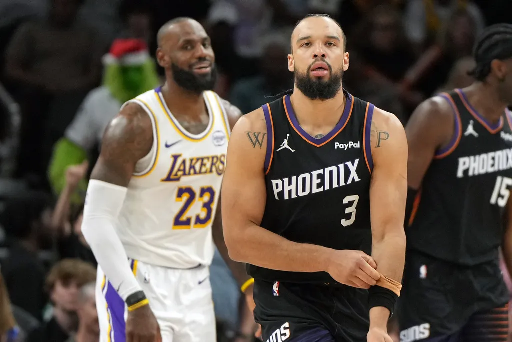 影｜「詹皇」靠「无影拳」偷袭对手赢球　网批：没品