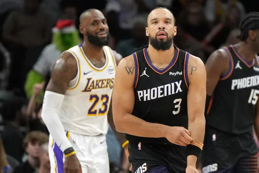 影｜「詹皇」靠「无影拳」偷袭对手赢球　网批：没品