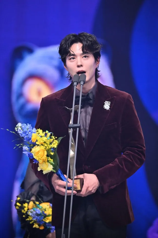 朴宝剑以音乐节目《The Seasons》获颁年度艺人。翻摄KBS