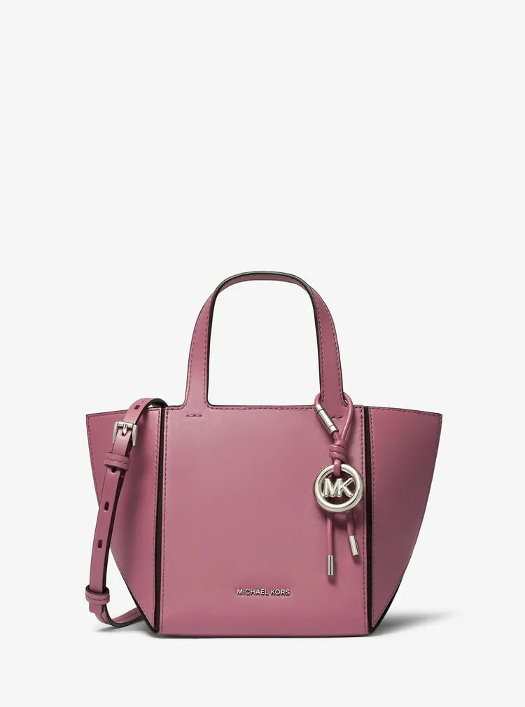 MICHAEL KORS秋冬新款JORDI粉色小型肩背提包，1萬1300元。品牌提供