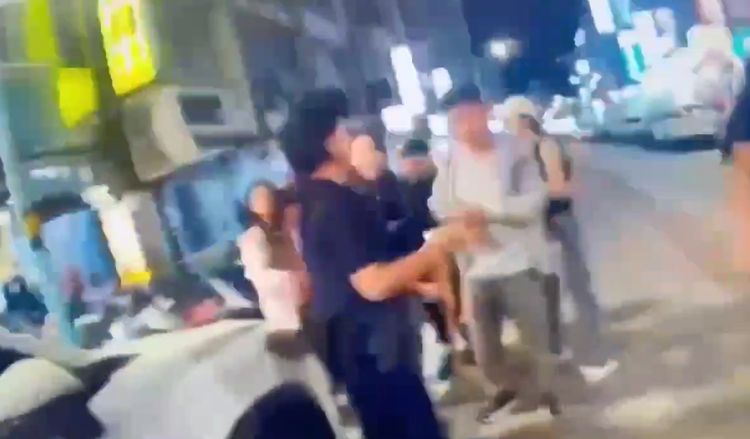 大馬觀光客隨手拍車誤被當「檢舉達人」　寧夏夜市內爆肢體衝突