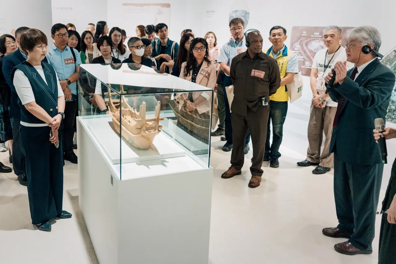 长达1公尺的灵魂渡船－船形埴轮，重现5世纪造船技术的精湛工艺。馆方提供