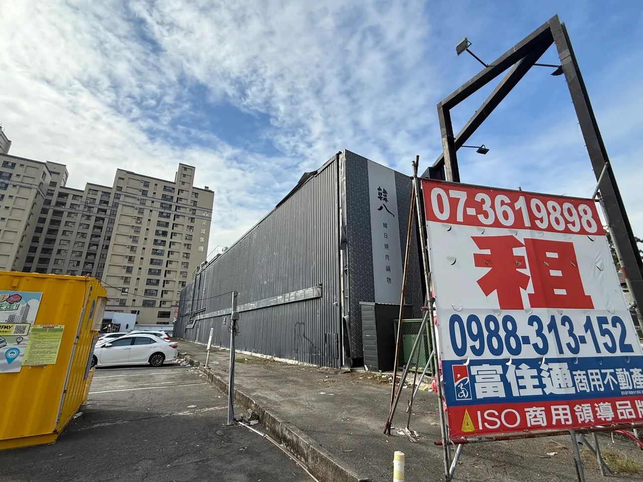 此次釋出店面旁邊有大型停車場。葉家銘攝