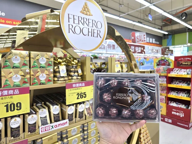 聖誕巧克力賞金莎各種口味，包裝應有盡有，滿499現折25元。業者提供