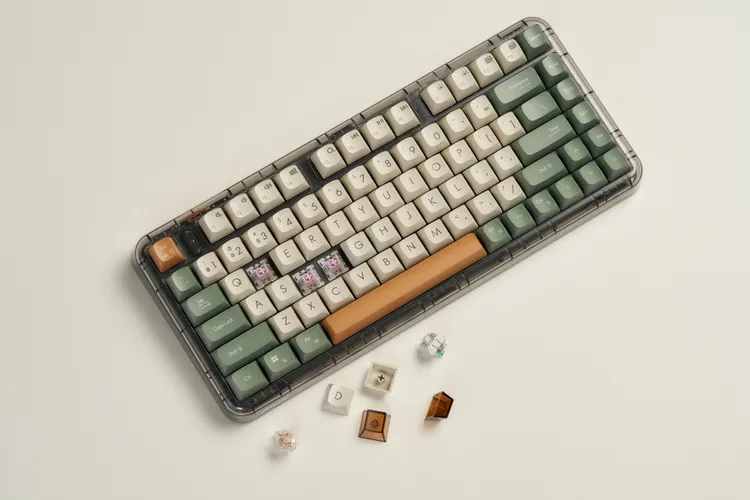 ASUS Jelly75機械鍵盤具備熱插拔設計，可依個人偏好更換機械鍵軸。華碩提供