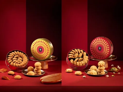 鴻鼎菓子迎接 2026 春節重磅推出全台獨創，限定新品「開心果包心曲奇」與「烏魚子曲奇」。（照片來源：鴻鼎菓子提供。）