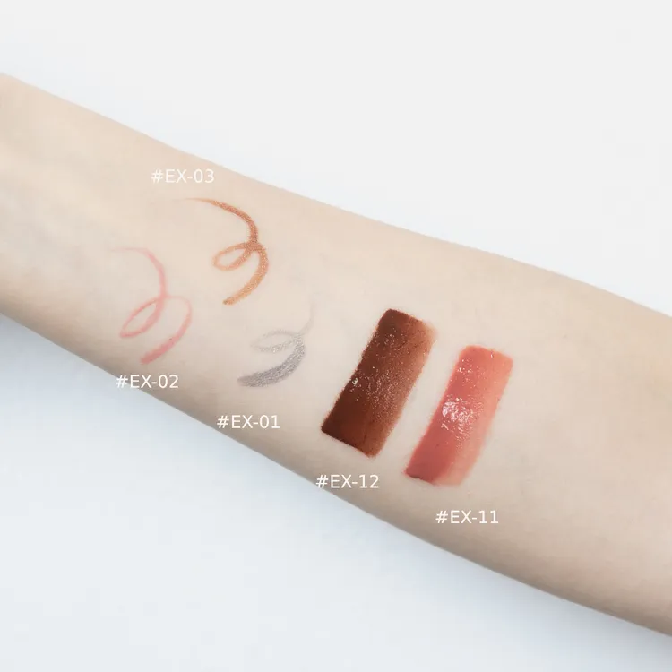 RMK持色水感唇釉與彩繪眼線液筆試色。品牌提供